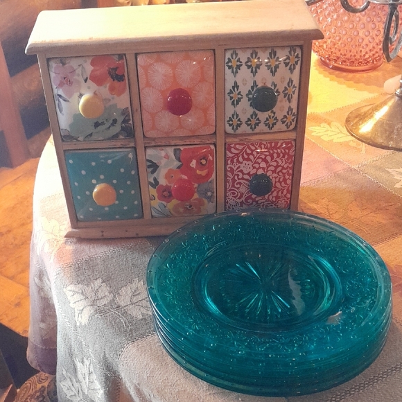 Multicolor Ceramic Drawer Organizer And Set Of 5 Plates